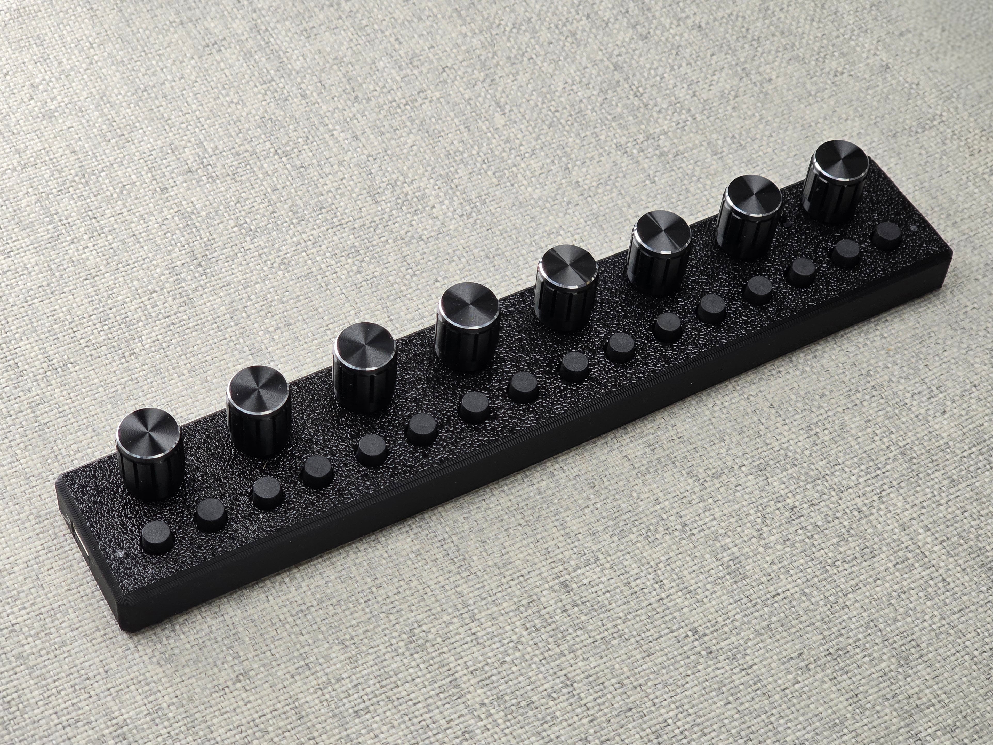 ParksTool 8EN16K USB-C MIDI Control Surface | 8 encoders + 16 keys
